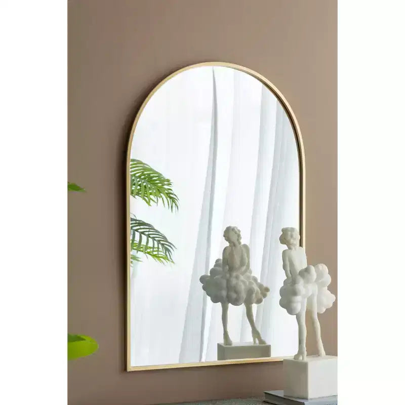 Specchio da parete arcuato 24 x 36 pollici con cornice in metallo dorato