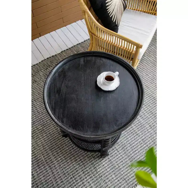 Tavolino rotondo a tre ripiani con ripiano in rattan, finitura nera, D23,5x25