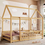 Struttura letto moderna a pavimento, una piazza e mezza/matrimoniale, in pino con tetto a casetta e recinzione, letto a piattaforma in legno per cameretta bambini
